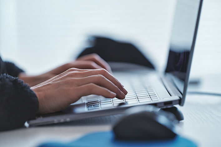 テクニカルエンジニアの仕事風景